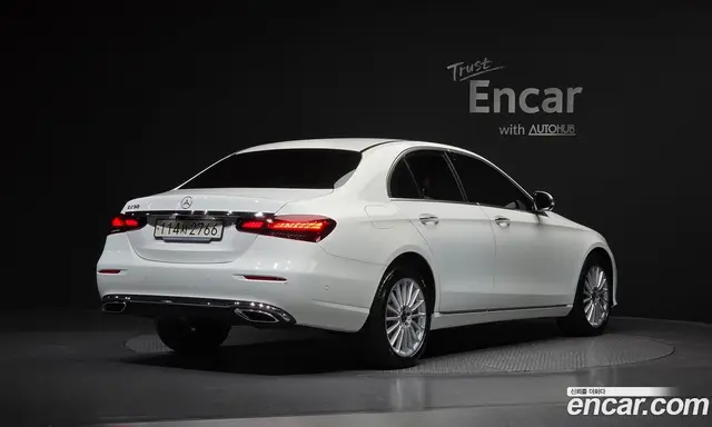 Mercedes-Benz E-Class 2023 2.0 автомат (гидро), миниатюра 2