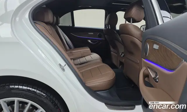 Mercedes-Benz E-Class 2023 2.0 автомат (гидро), миниатюра 12