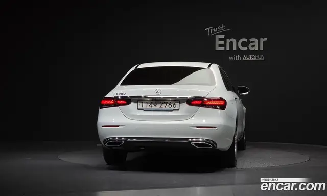 Mercedes-Benz E-Class 2023 2.0 автомат (гидро), миниатюра 4
