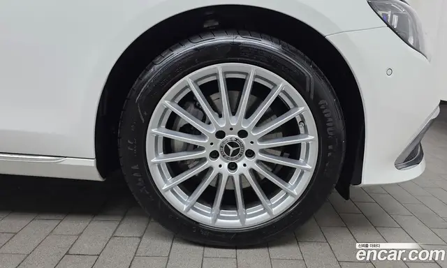 Mercedes-Benz E-Class 2023 2.0 автомат (гидро), миниатюра 5
