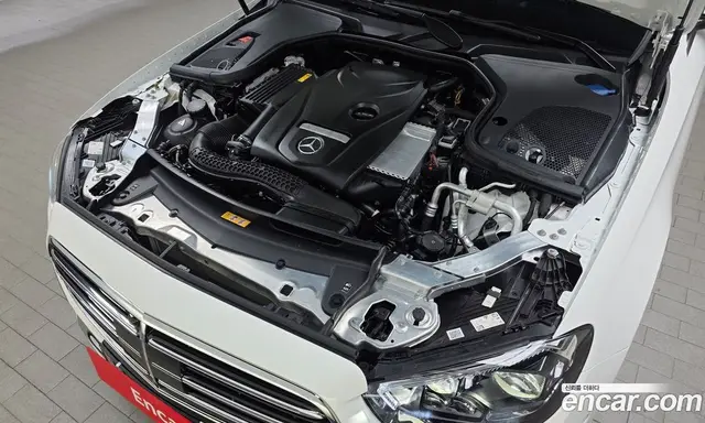 Mercedes-Benz E-Class 2023 2.0 автомат (гидро), миниатюра 6