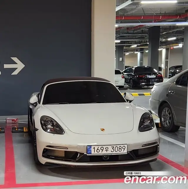 Porsche 718, 2023, 10 000 км
