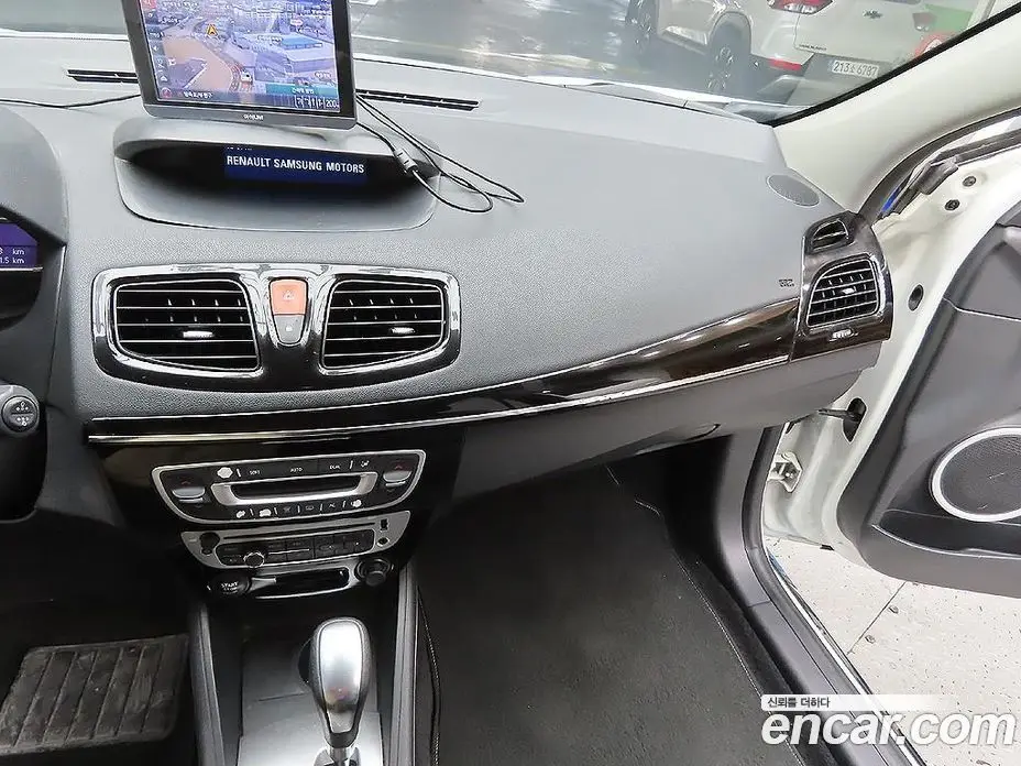 Renault (Samsung) SM3 2015 1.6 автомат (гидро), фото 15 Renault (Samsung) SM3 2015 1.6 автомат (гидро), фото 15