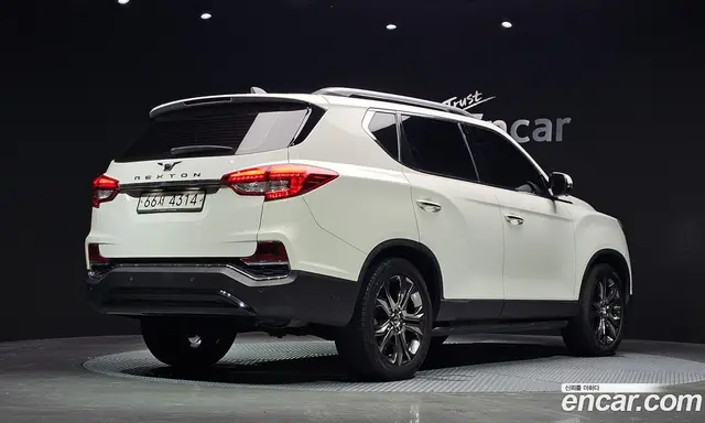 SsangYong Rexton 2017 2.2 автомат (гидро), миниатюра 2 SsangYong Rexton 2017 2.2 автомат (гидро), миниатюра 2