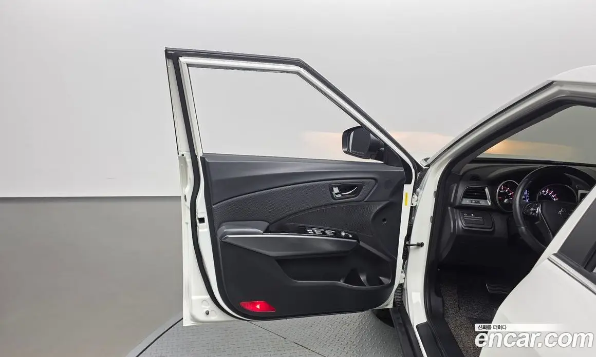 SsangYong TIBOLI 2018 1.6 автомат (гидро), фото 14