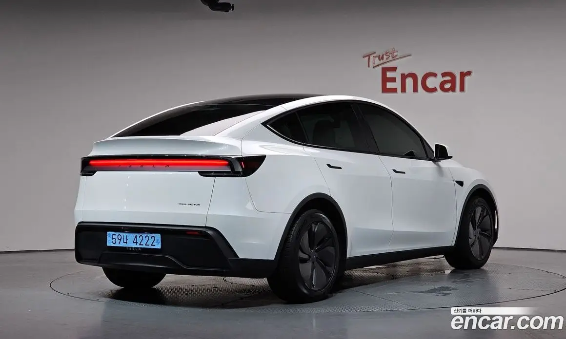 Tesla Model Y 2025 0.2 автомат (гидро), фото 1 Tesla Model Y 2025 0.2 автомат (гидро), фото 1