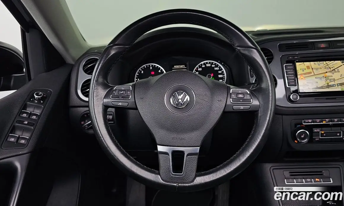 Volkswagen Tiguan 2015 2.0 автомат (гидро), фото 13 Volkswagen Tiguan 2015 2.0 автомат (гидро), фото 13