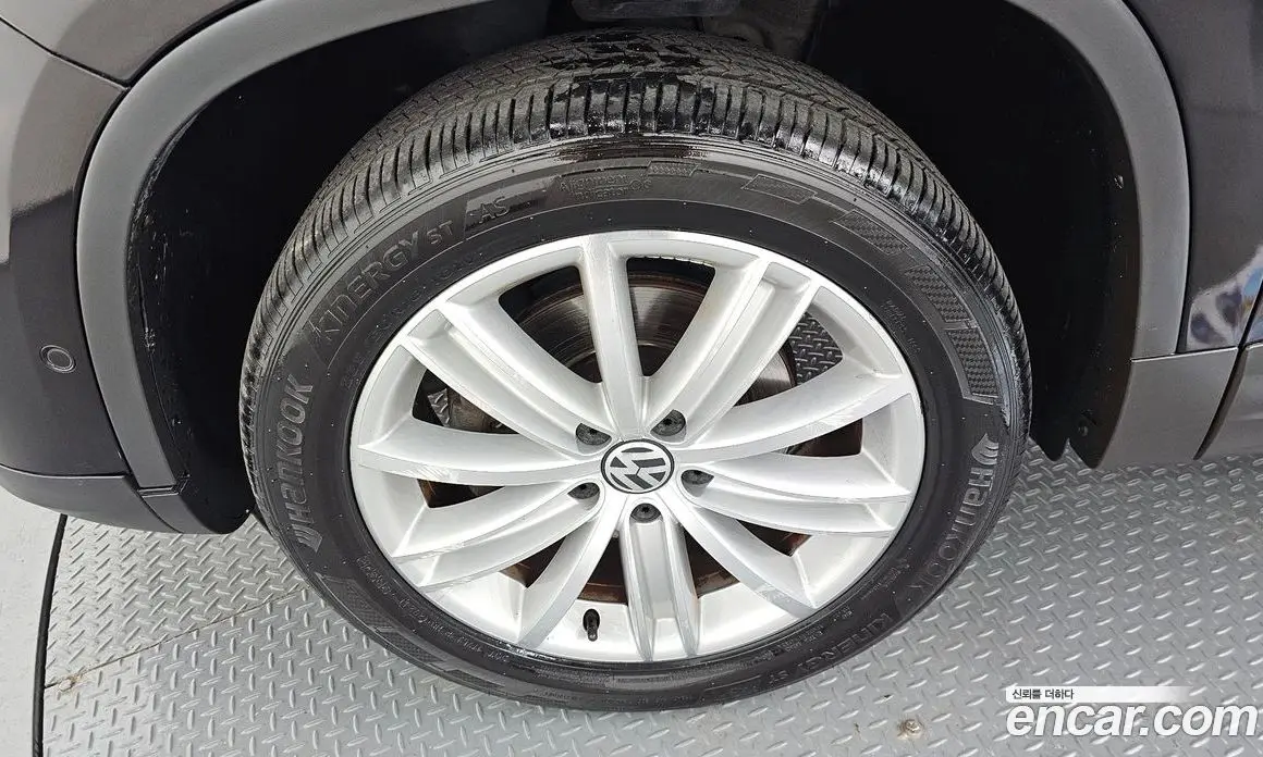 Volkswagen Tiguan 2015 2.0 автомат (гидро), фото 5 Volkswagen Tiguan 2015 2.0 автомат (гидро), фото 5