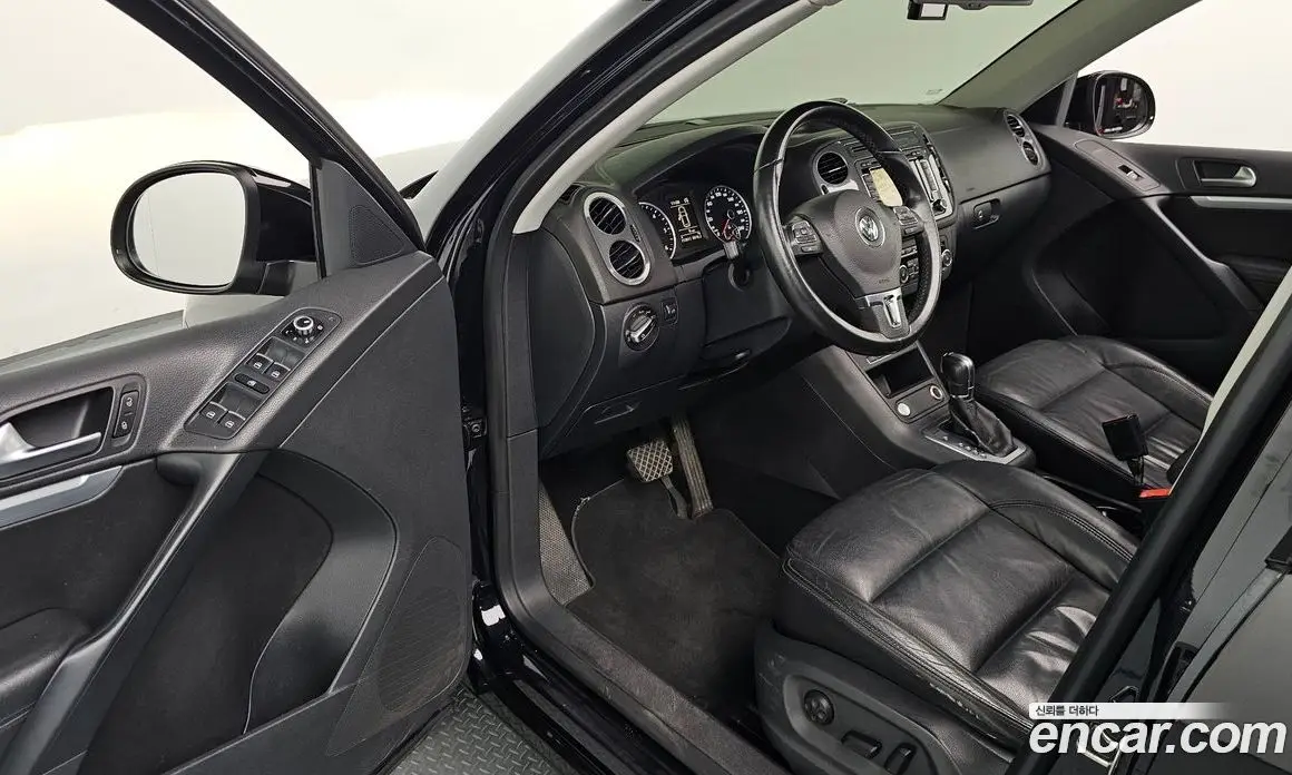 Volkswagen Tiguan 2015 2.0 автомат (гидро), фото 10 Volkswagen Tiguan 2015 2.0 автомат (гидро), фото 10
