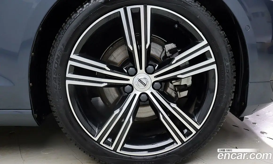 Volvo S60 2020 2.0 автомат (гидро), фото 8 Volvo S60 2020 2.0 автомат (гидро), фото 8