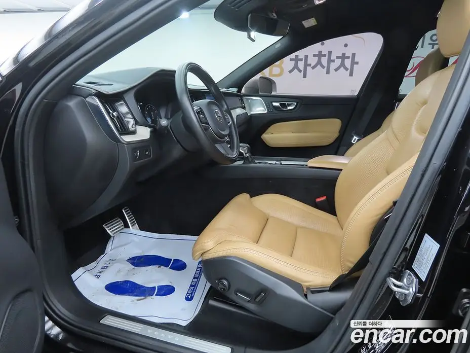 Volvo XC60 2017 2.0 автомат (гидро), фото 5 Volvo XC60 2017 2.0 автомат (гидро), фото 5