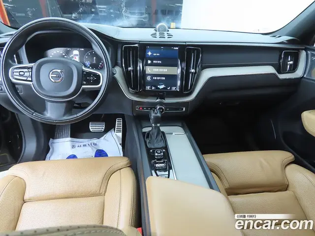 Volvo XC60 2017 2.0 автомат (гидро), миниатюра 7 Volvo XC60 2017 2.0 автомат (гидро), миниатюра 7