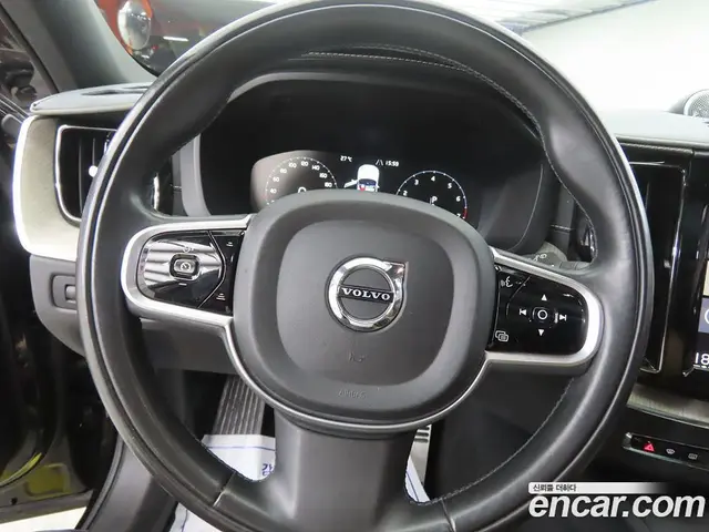 Volvo XC60 2017 2.0 автомат (гидро), миниатюра 8 Volvo XC60 2017 2.0 автомат (гидро), миниатюра 8