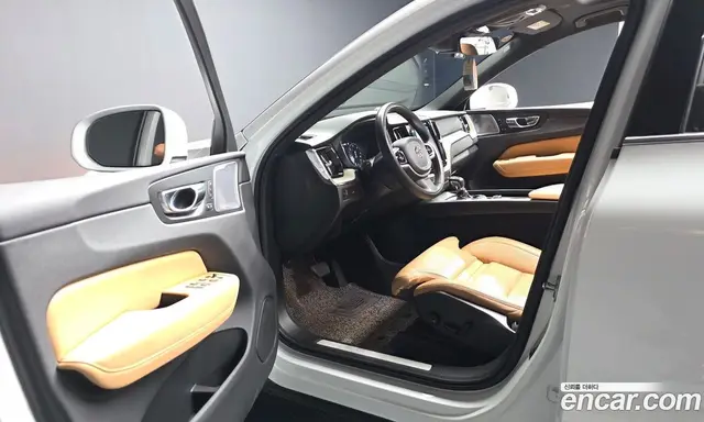 Volvo XC60 2019 2.0 автомат (гидро), миниатюра 12