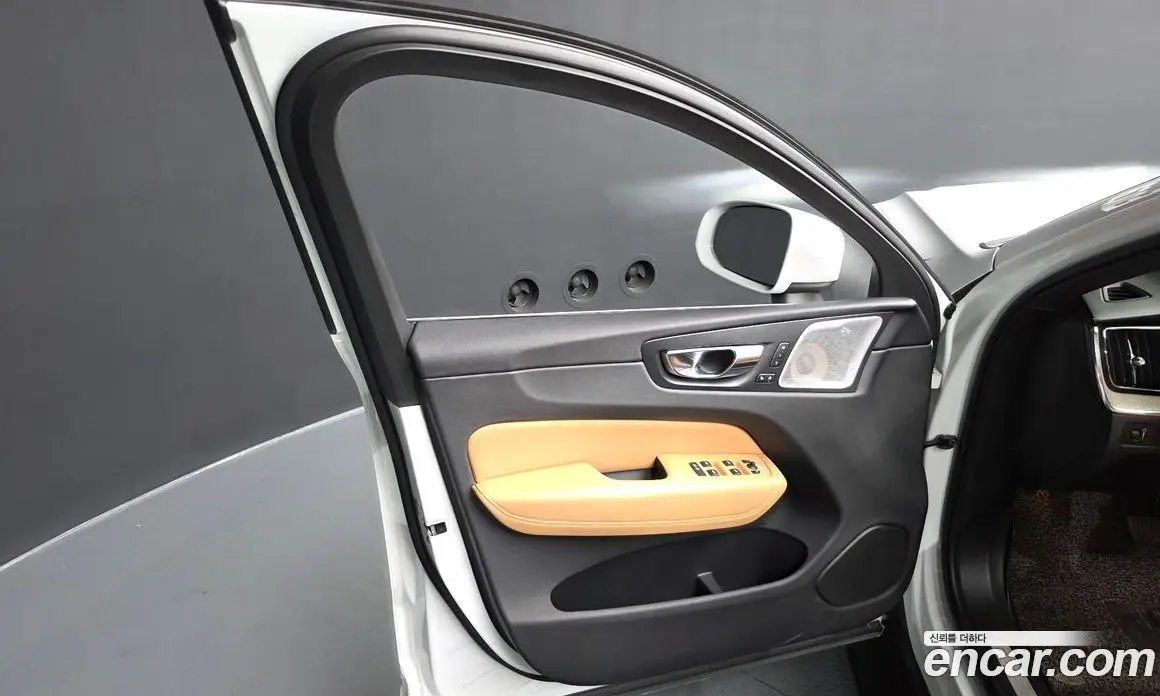 Volvo XC60 2019 2.0 автомат (гидро), фото 13 Volvo XC60 2019 2.0 автомат (гидро), фото 13