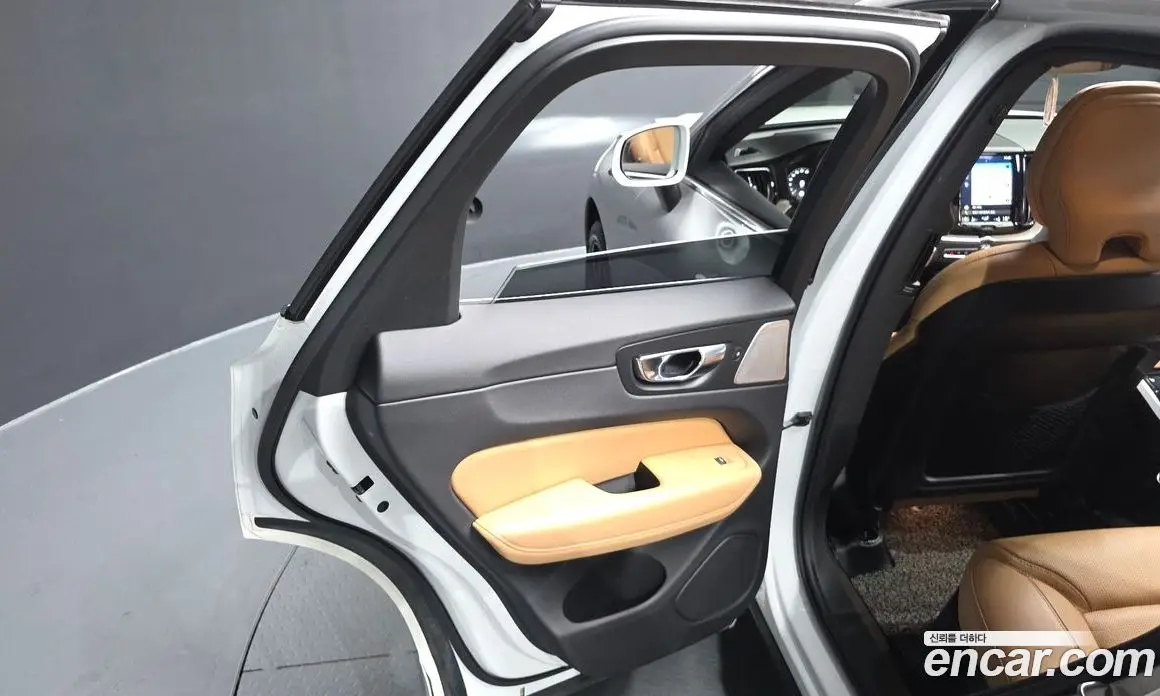 Volvo XC60 2019 2.0 автомат (гидро), фото 14 Volvo XC60 2019 2.0 автомат (гидро), фото 14