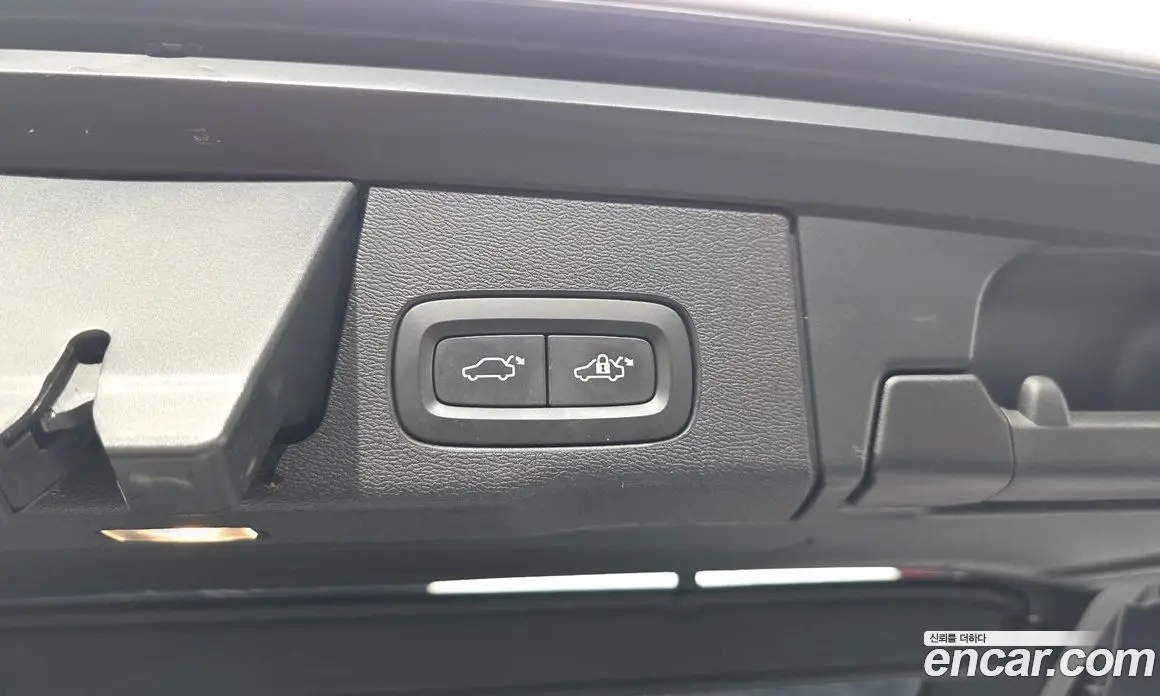Volvo XC60 2019 2.0 автомат (гидро), фото 15 Volvo XC60 2019 2.0 автомат (гидро), фото 15