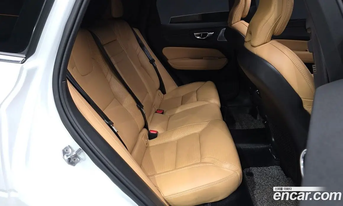 Volvo XC60 2019 2.0 автомат (гидро), фото 17 Volvo XC60 2019 2.0 автомат (гидро), фото 17