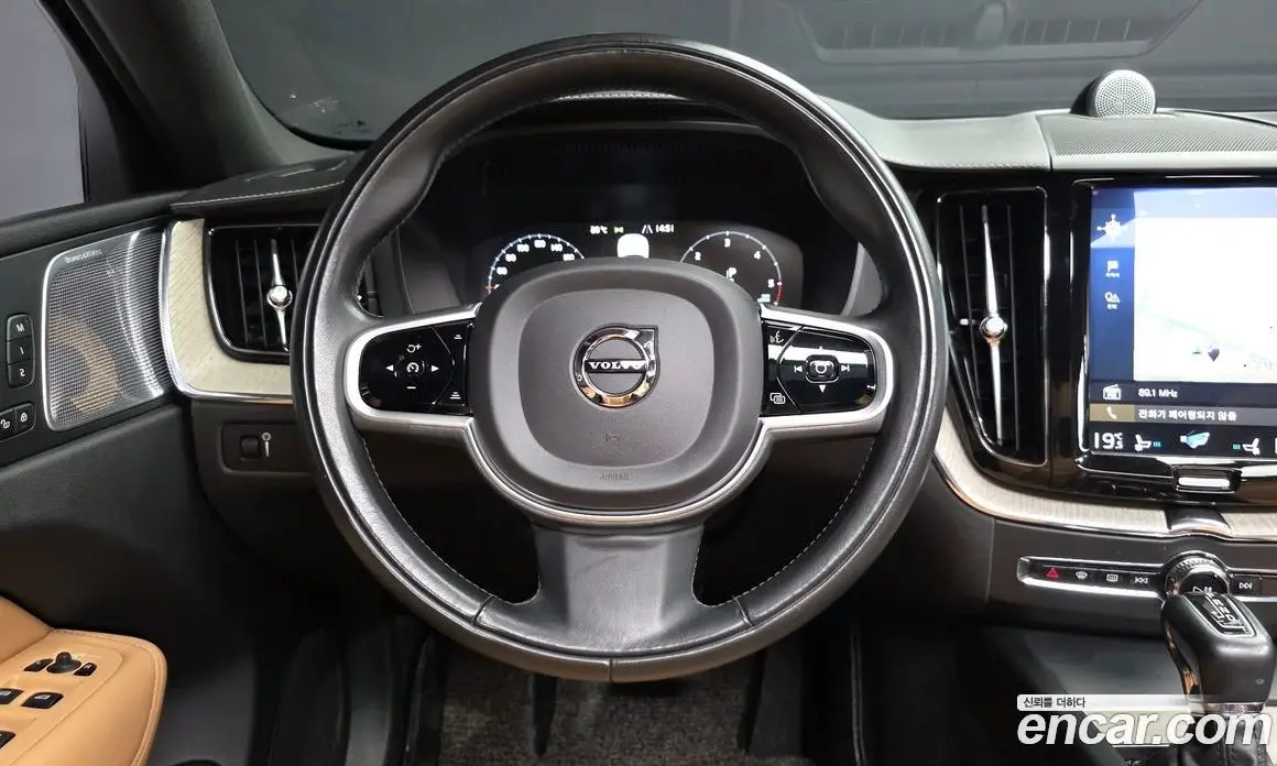 Volvo XC60 2019 2.0 автомат (гидро), фото 18 Volvo XC60 2019 2.0 автомат (гидро), фото 18