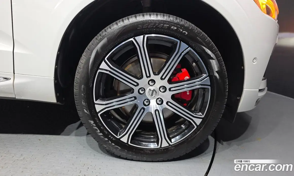 Volvo XC60 2019 2.0 автомат (гидро), фото 6 Volvo XC60 2019 2.0 автомат (гидро), фото 6
