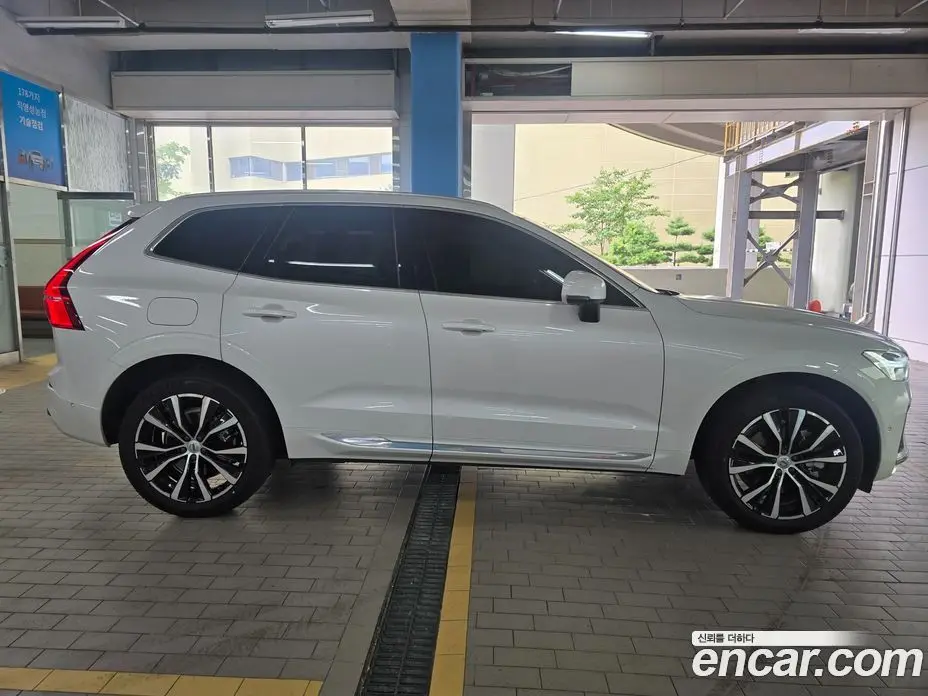 Volvo XC60 2024 2.0 автомат (гидро), фото 4 Volvo XC60 2024 2.0 автомат (гидро), фото 4