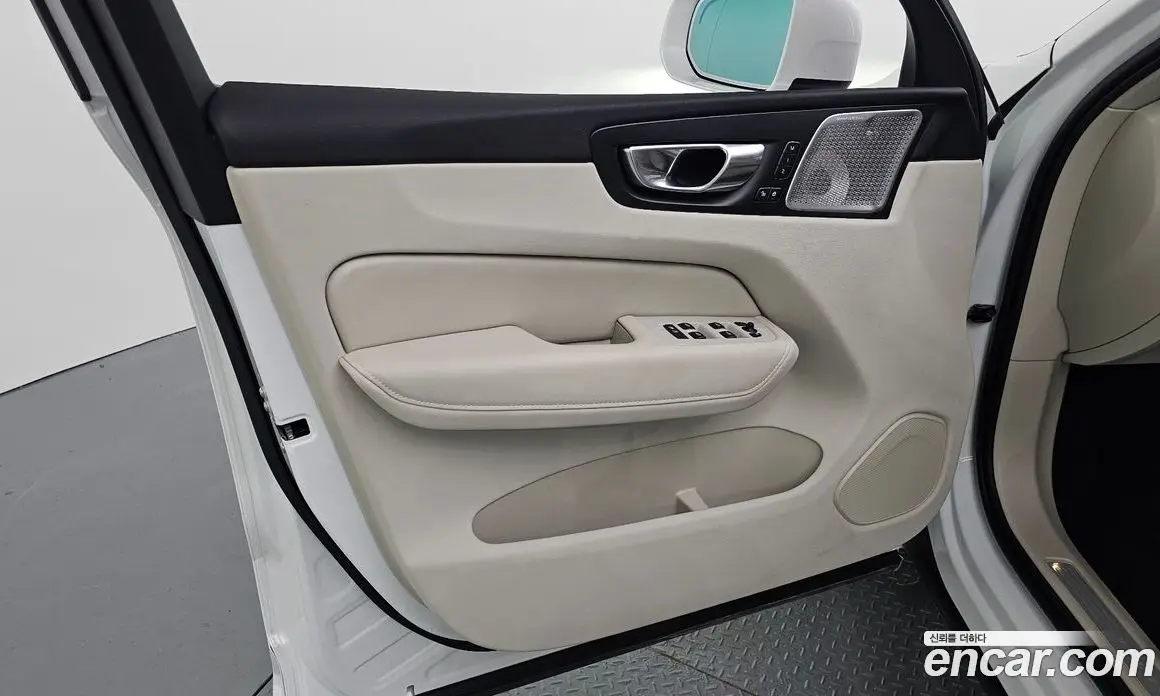 Volvo XC60 2026 2.0 автомат (гидро), фото 14