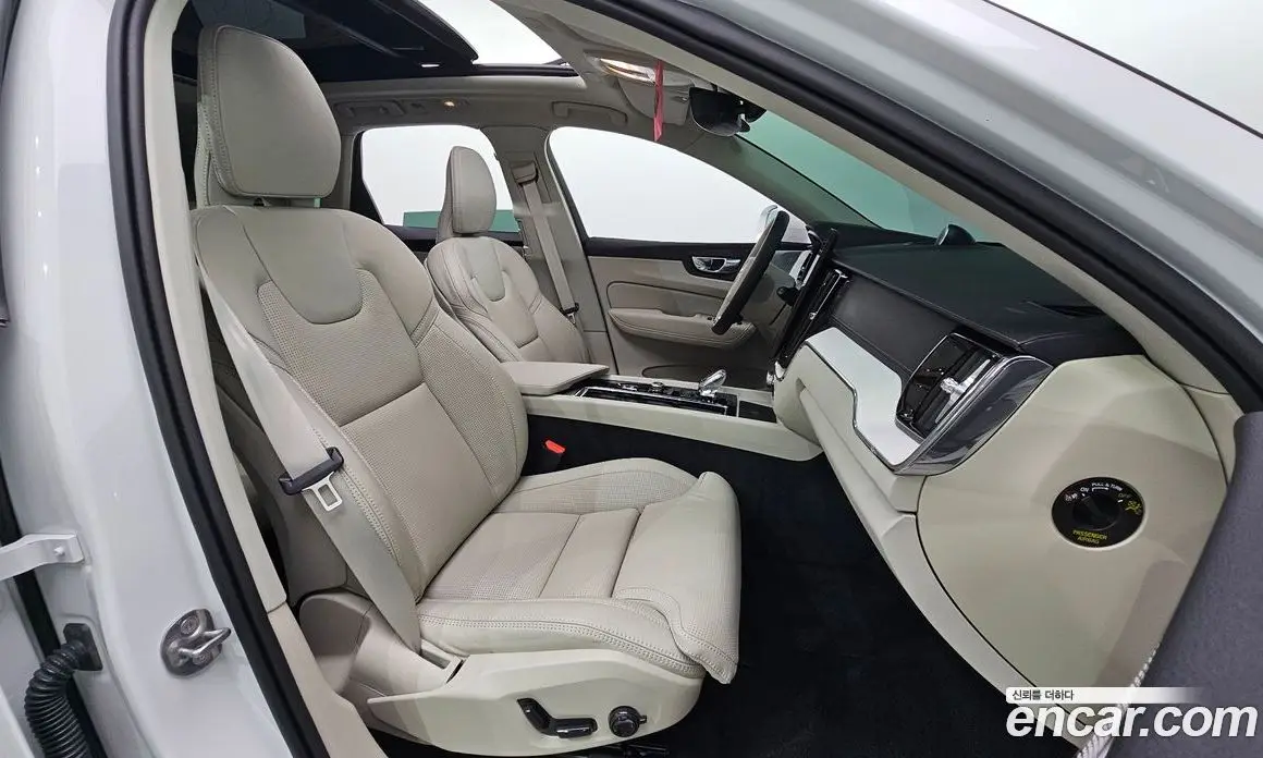Volvo XC60 2026 2.0 автомат (гидро), фото 16