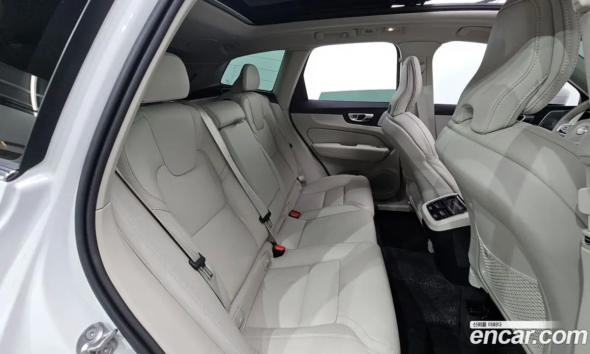 Volvo XC60 2026 2.0 автомат (гидро), фото 17