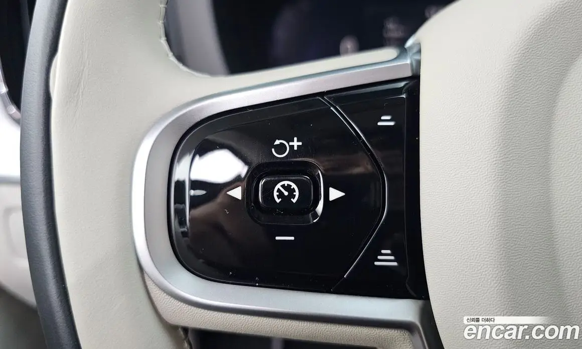 Volvo XC60 2026 2.0 автомат (гидро), фото 19