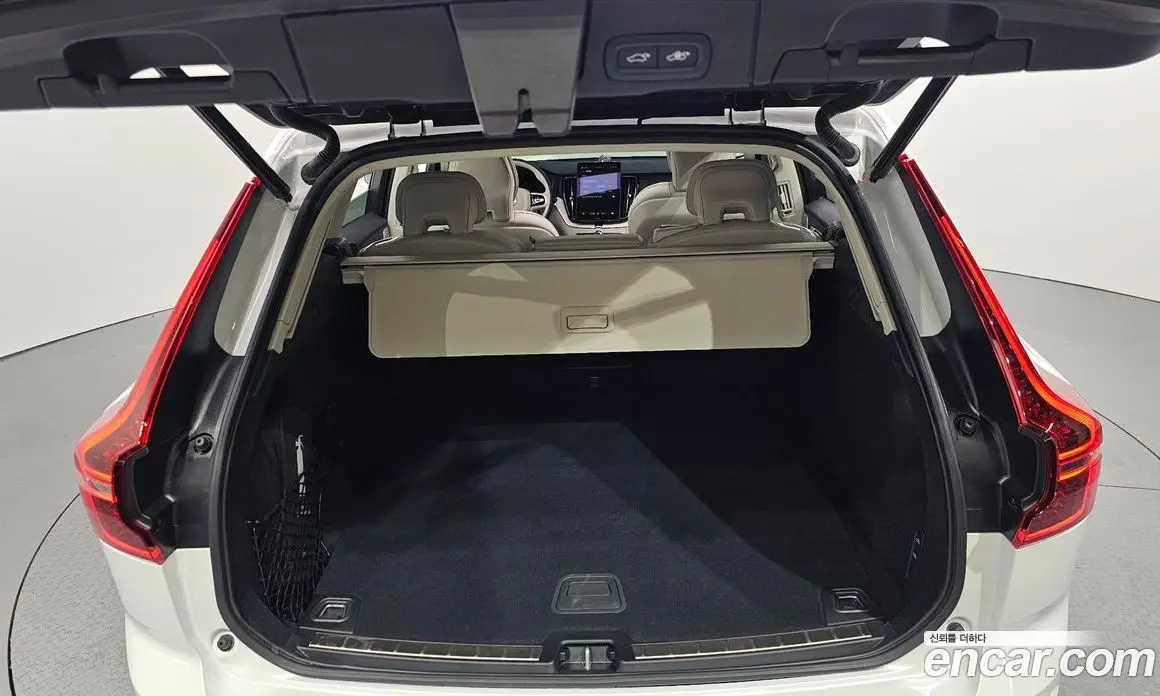 Volvo XC60 2026 2.0 автомат (гидро), фото 26