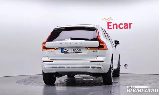 Volvo XC60 2026 2.0 автомат (гидро), миниатюра 4