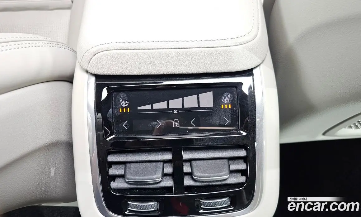 Volvo XC60 2026 2.0 автомат (гидро), фото 31