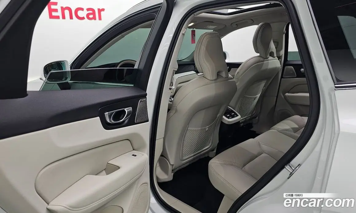 Volvo XC60 2026 2.0 автомат (гидро), фото 32