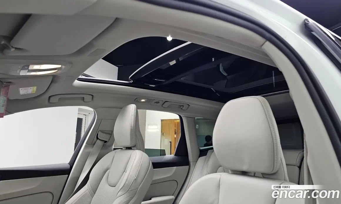 Volvo XC60 2026 2.0 автомат (гидро), фото 33