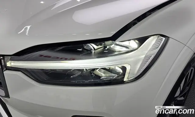Volvo XC60 2026 2.0 автомат (гидро), миниатюра 8