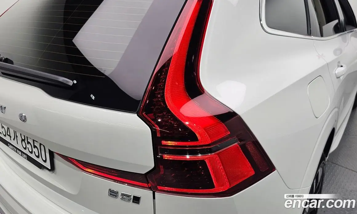 Volvo XC60 2026 2.0 автомат (гидро), фото 9