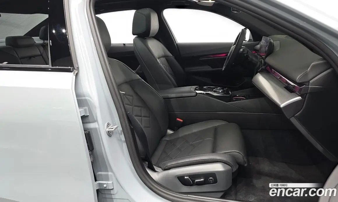 BMW 5 серия 2025 2.0 автомат (гидро), фото 12 BMW 5 серия 2025 2.0 автомат (гидро), фото 12