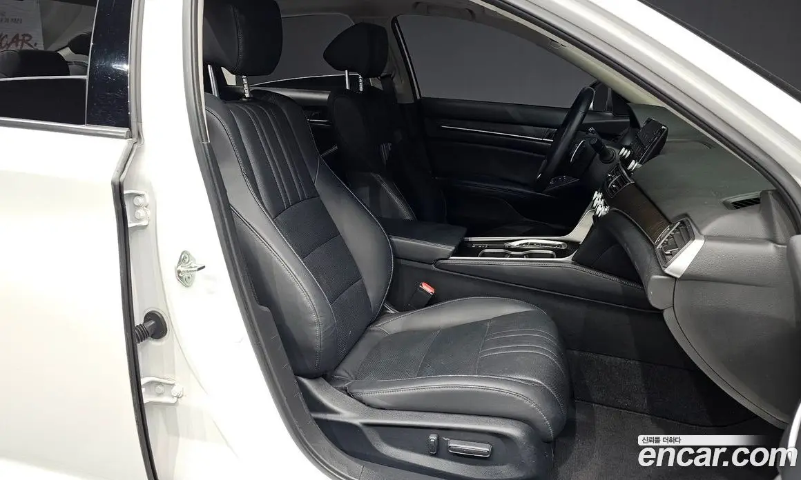 Honda Accord 2018 2.0 автомат (гидро), фото 11