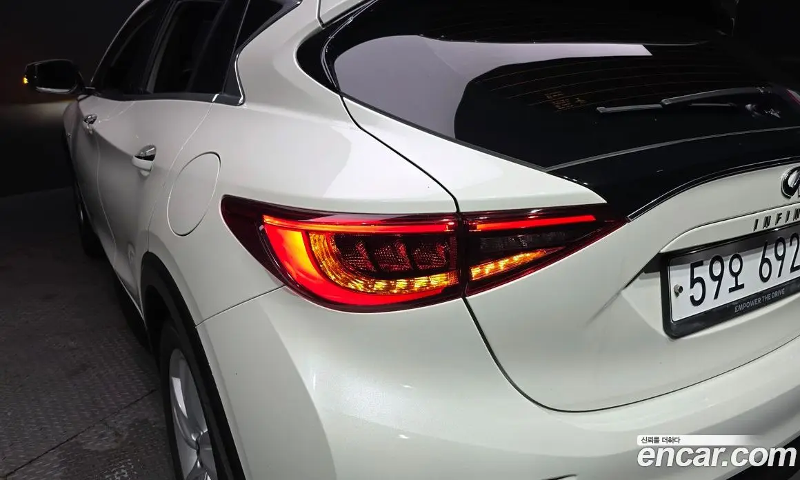 Infiniti Q30 2019 2.0 автомат (гидро), фото 9