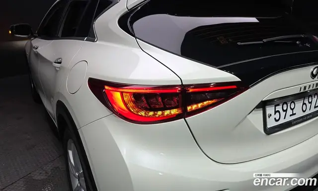 Infiniti Q30 2019 2.0 автомат (гидро), миниатюра 9