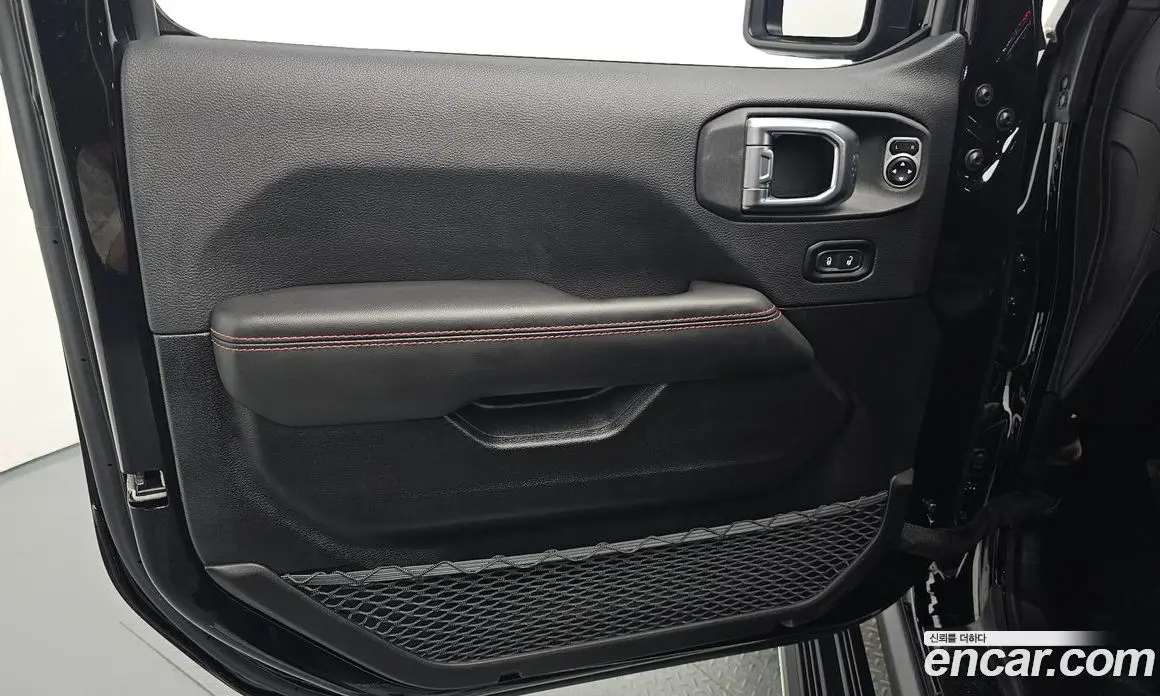 Jeep Wrangler 2025 2.0 автомат (гидро), фото 13 Jeep Wrangler 2025 2.0 автомат (гидро), фото 13