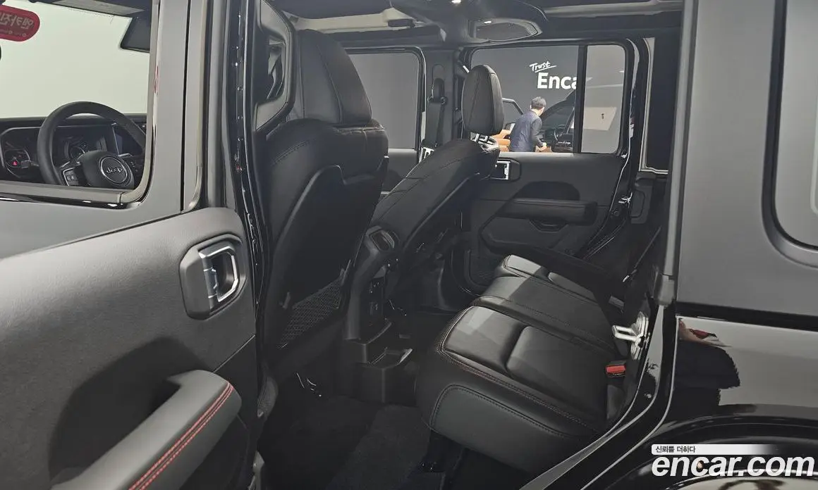 Jeep Wrangler 2025 2.0 автомат (гидро), фото 17 Jeep Wrangler 2025 2.0 автомат (гидро), фото 17