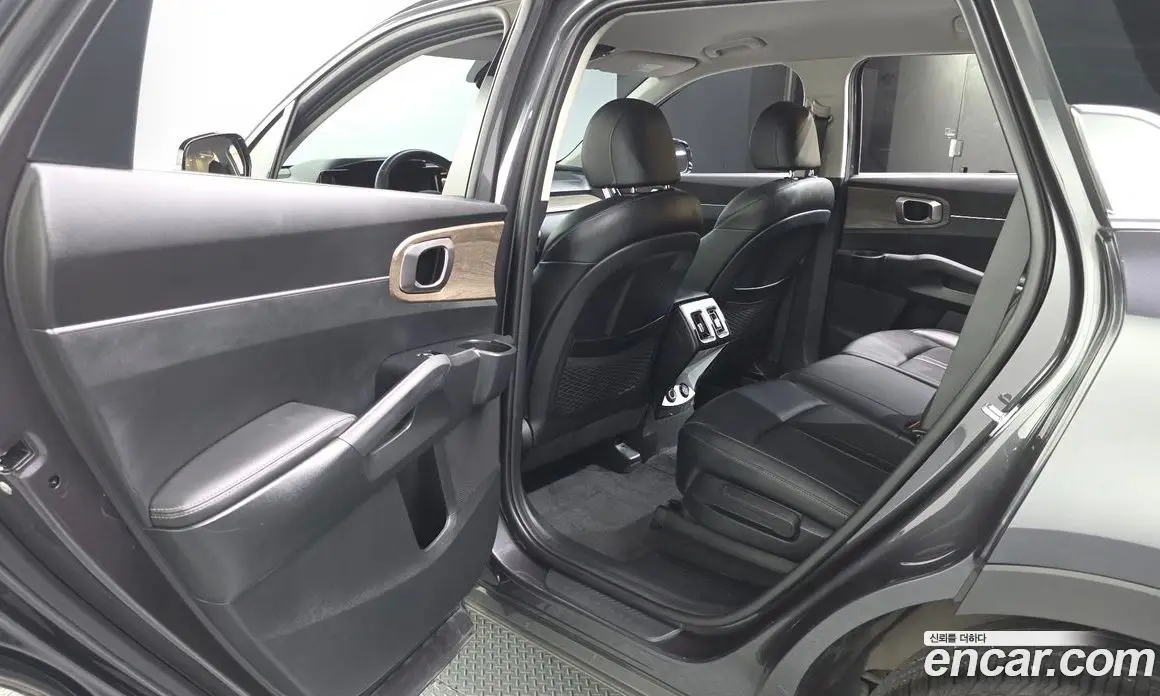 Kia Sorento 2023 2.5 автомат (гидро), фото 16 Kia Sorento 2023 2.5 автомат (гидро), фото 16