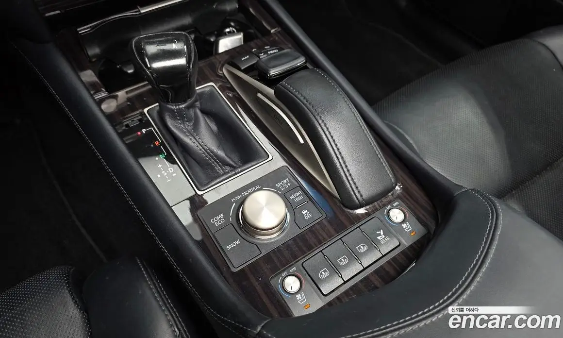 Lexus LS 2017 4.6 автомат (гидро), фото 9 Lexus LS 2017 4.6 автомат (гидро), фото 9