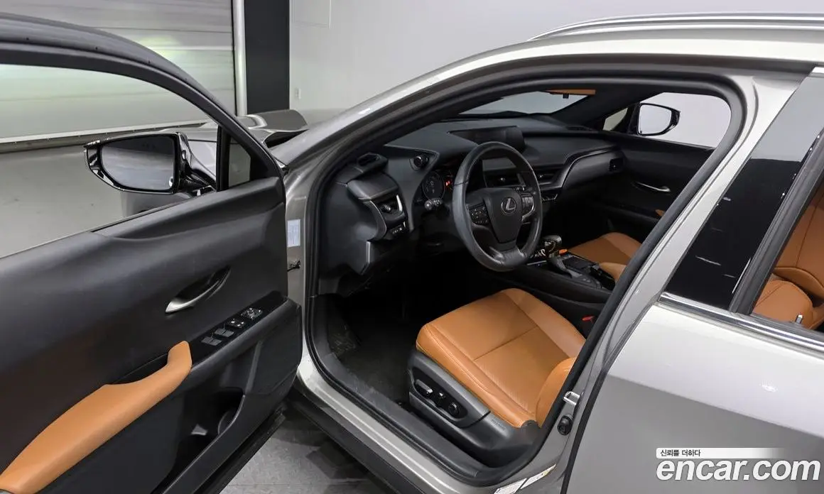 Lexus UX 2019 2.0 автомат (гидро), фото 10 Lexus UX 2019 2.0 автомат (гидро), фото 10