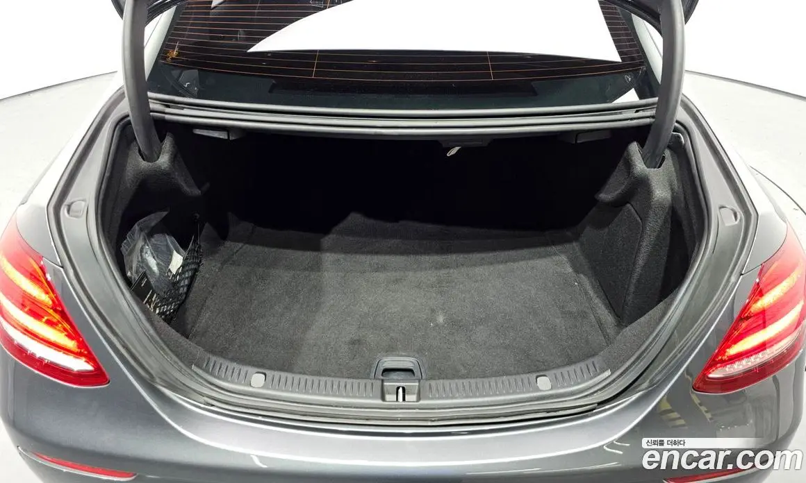 Mercedes-Benz E-Class 2019 2.0 автомат (гидро), фото 16 Mercedes-Benz E-Class 2019 2.0 автомат (гидро), фото 16