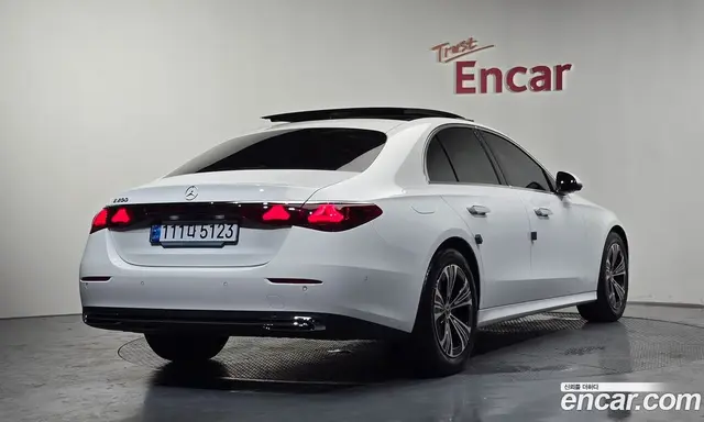 Mercedes-Benz E-Class 2025 2.0 автомат (гидро), миниатюра 2