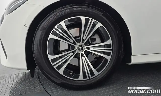 Mercedes-Benz E-Class 2025 2.0 автомат (гидро), миниатюра 5