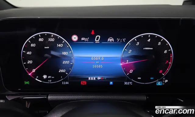 Mercedes-Benz GLA-Class 2024 2.0 автомат (гидро), миниатюра 11