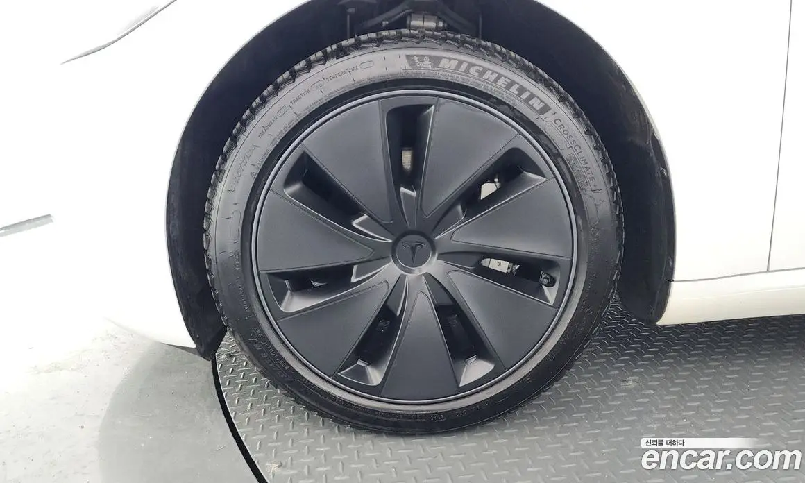 Tesla Model 3 2024 0.2 автомат (гидро), фото 4 Tesla Model 3 2024 0.2 автомат (гидро), фото 4